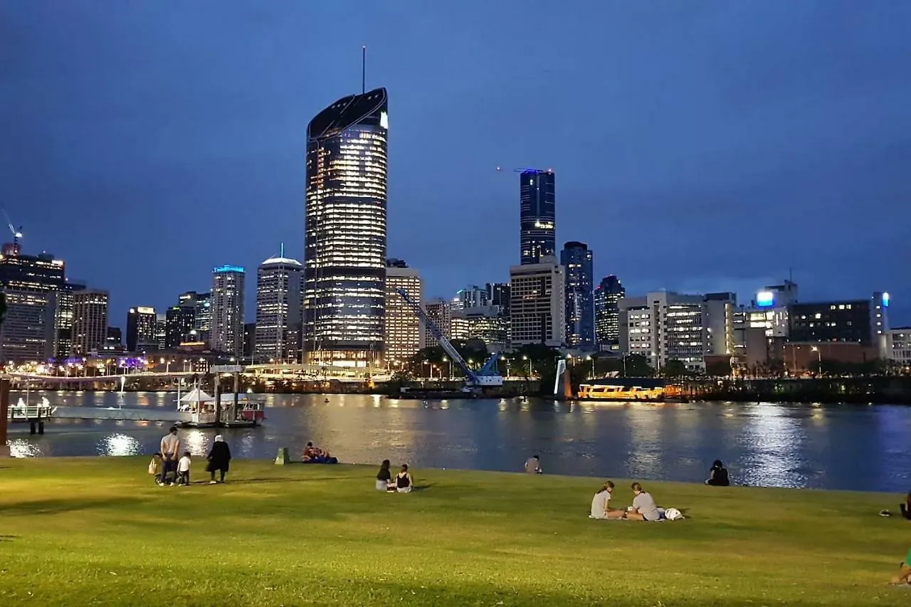 Amazing River View - 3 Bedroom Apartment - Brisbane Cbd - Netflix - Fast Wifi - Carpark